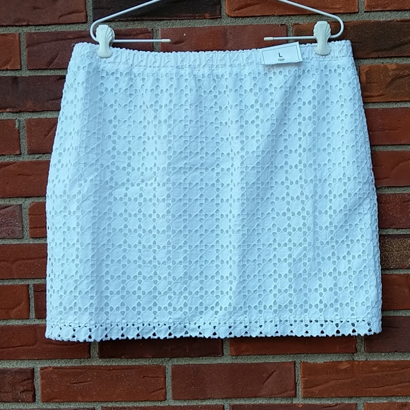 GAP Eyelet skirt (4 for $20) - Picture 3 of 5